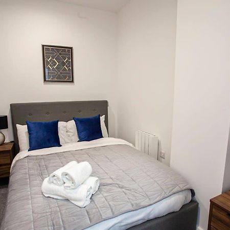 Lovely Open Plan 1 Bedroom Apartment In Bolton Kültér fotó